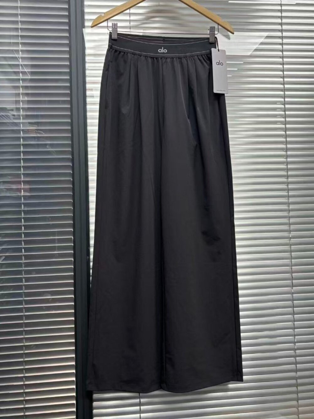 ALO Yoga Women's Pants, Dark Grey ✨ Regular 30 inches in length - Picture 2 of 8